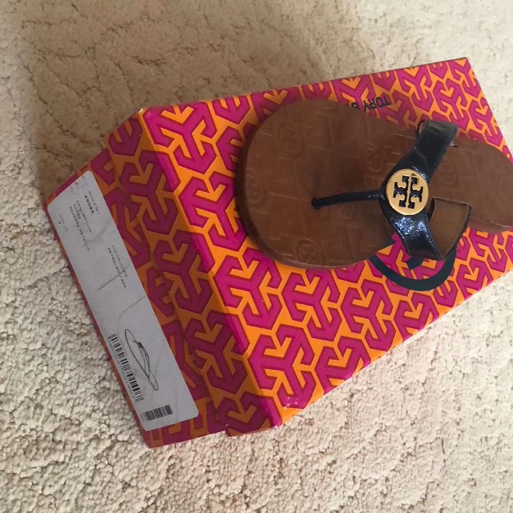 BNIB Tory Burch Thora 7